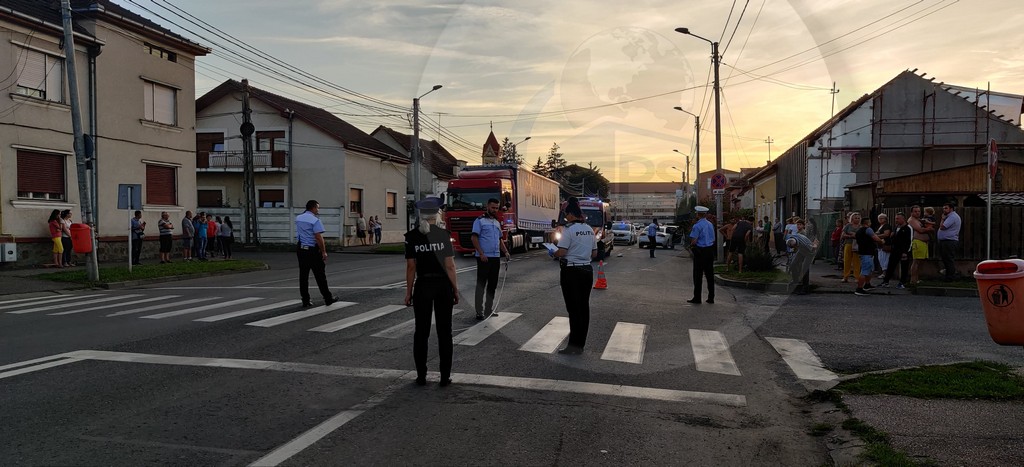 FOTO/VIDEO. Accident foarte grav în Satu Mare. Fetiță lovită pe trecerea de pietoni