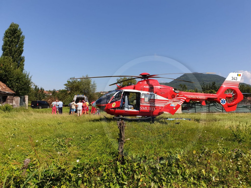 Un copil de trei ani a murit după ce s-ar fi înecat cu mâncare. Polițiștii au deschis o anchetă