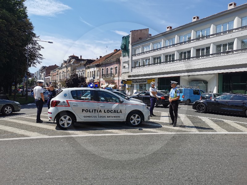 FOTO. Filtre în centrul municipiului Satu Mare. Prezență sporită a polițiștilor pe drumuri