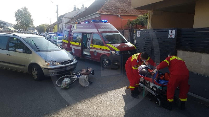 Șoferi, atenție la ieșirile din parcare! Biciclistă rănită în municipiul Satu Mare