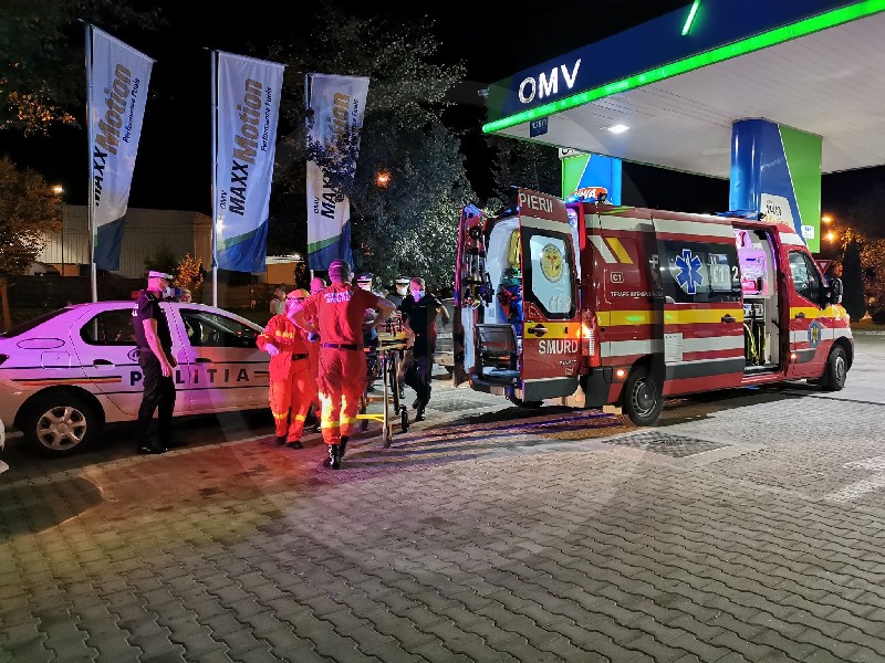 FOTO. Paramedici salvatori. Bărbat readus la viață după ce a făcut infarct la o benzinărie din Satu Mare