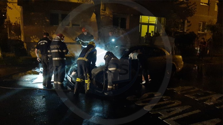Fiindcă ”berea nu a fost bună”, un sătmărean a dat foc mașinii vecinului de pe strada Toamnei