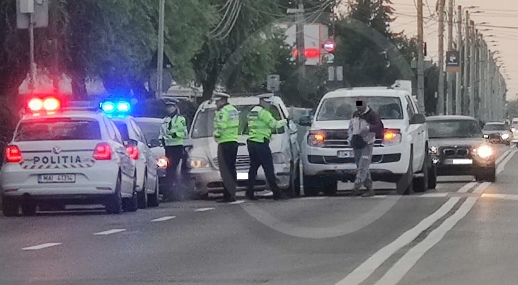 FOTOGALERIE. Accident în lanț, cu victime, pe B-dul Lucian Blaga. Circulație blocată pe un sens