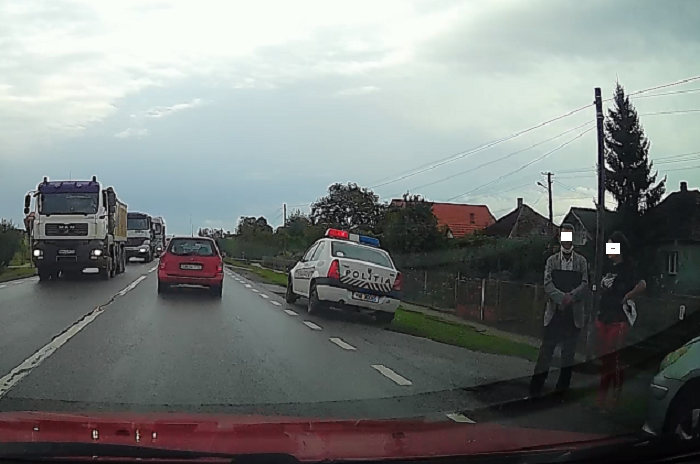 FOTO. Un șofer de TIR a fugit după ce a lovit două mașini pe DN 19, în județul Satu Mare