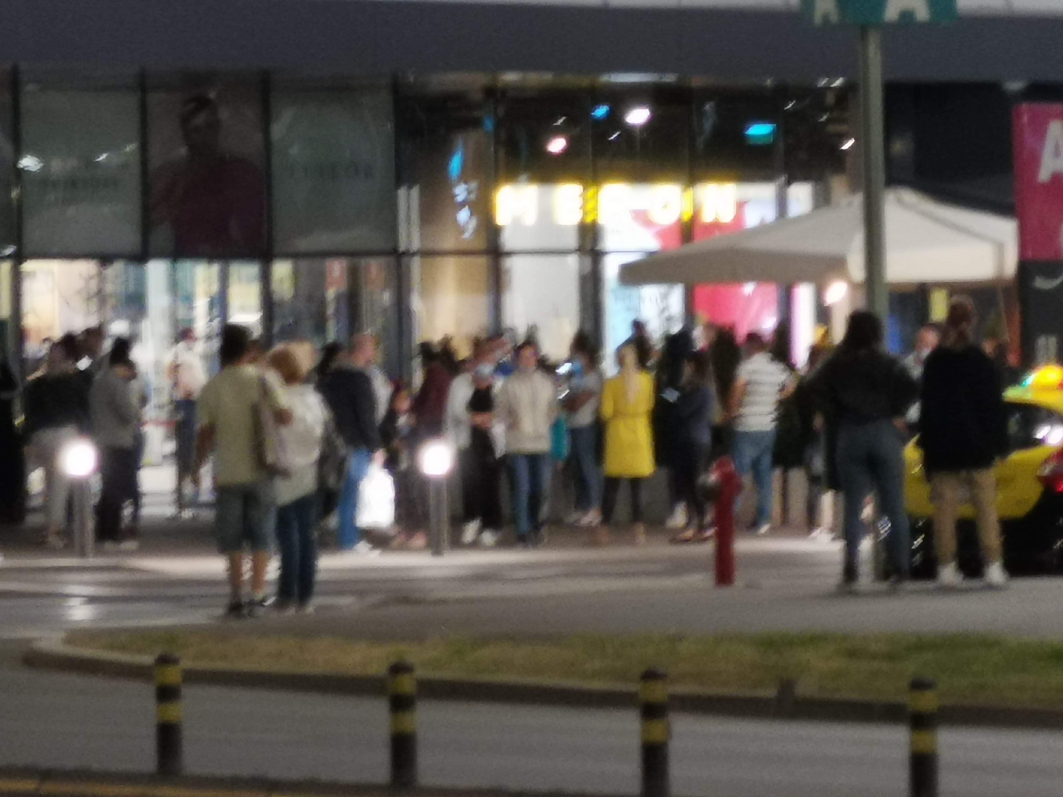FOTO. Alertă de incendiu. Evacuare de urgență la mall-ul NEPI, în Satu Mare