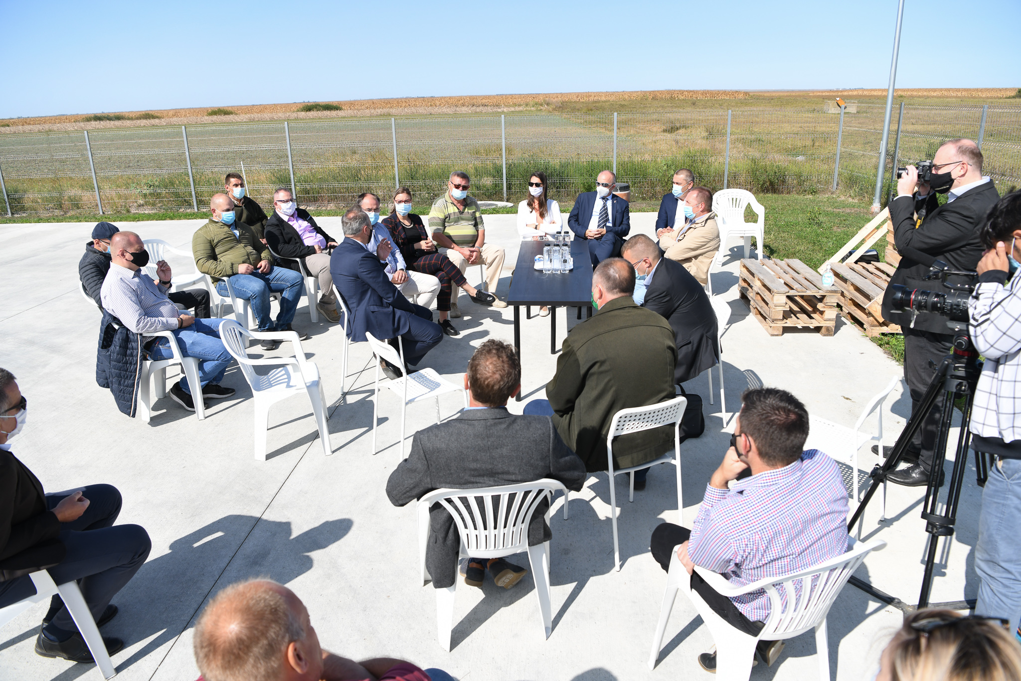 FOTO. Ungaria dă clasă României la combaterea pestei porcine. Noi ne falimentăm fermierii, ei îi salvează