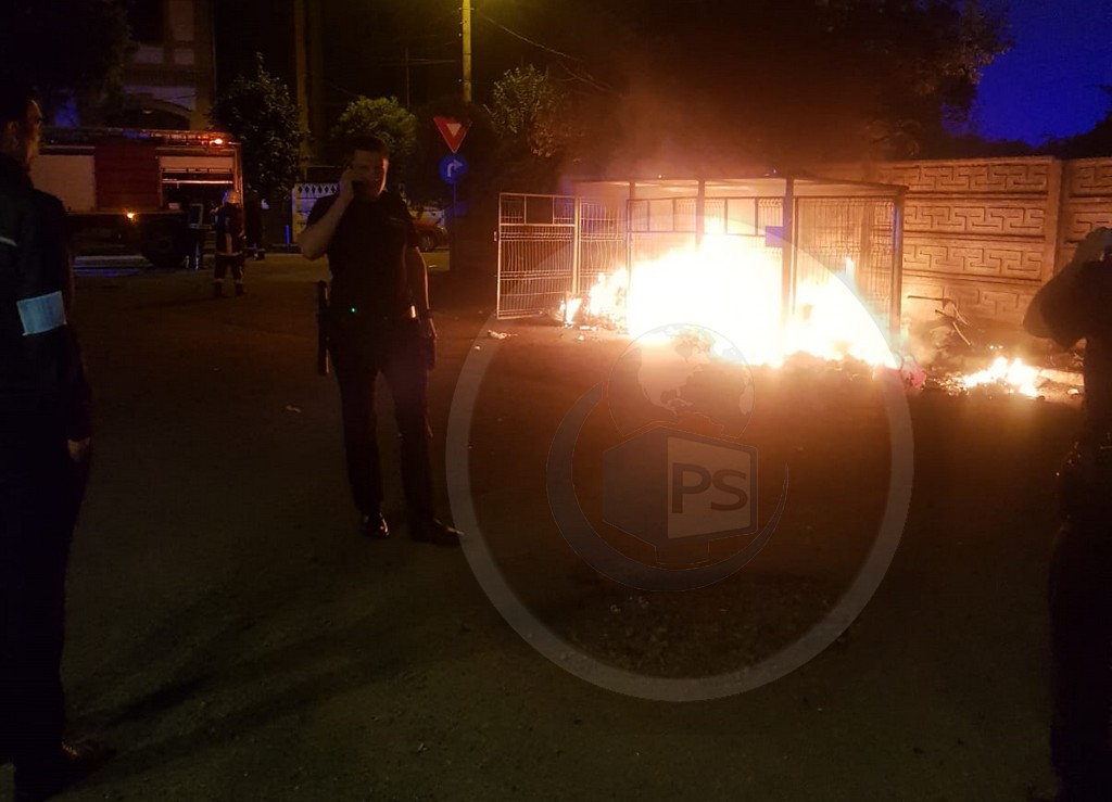 FOTO. Incendii repetate în centrul municipiului Satu Mare. Autorii încă nu au fost prinși