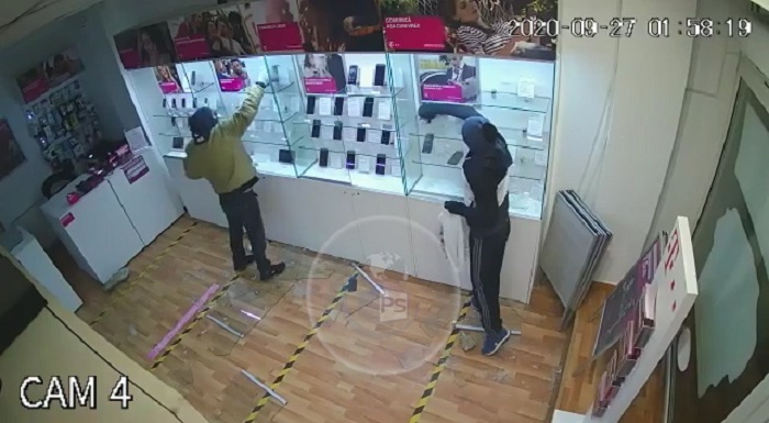 VIDEO. Egy év után, de elfogták a mobilüzet kirablóját