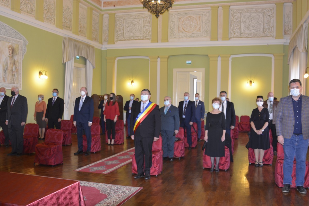 Letették az esküt a nagykárolyi tanácsosok és Kovács Jenő polgármester