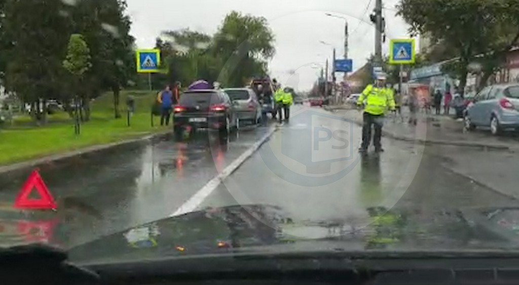 FOTO/VIDEO. Accident în Satu Mare. Pieton lovit de o mașină pe b-dul Cloșca