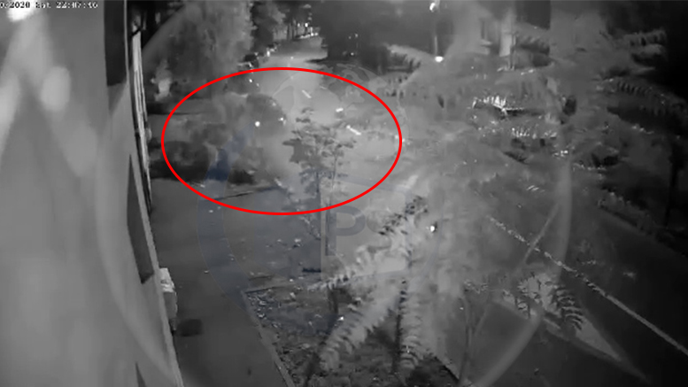 VIDEO. Accident suprins live în Satu Mare. Șoferul a fugit după ce a distrus mai multe mașini