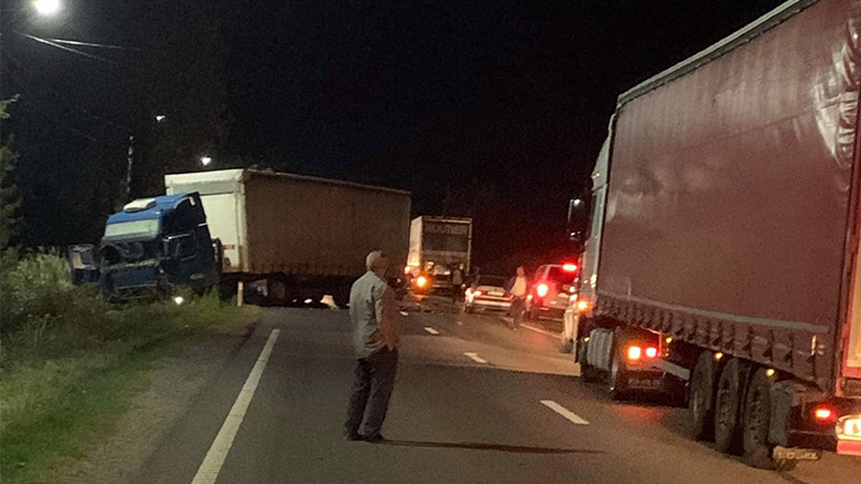 FOTO/VIDEO. Accident mortal pe DN 1C, între BM și SM. Impact între un TIR și o mașină