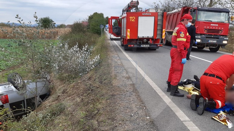 FOTO. Accident mortal în județ. Un șofer s-a răsturnat cu mașina în șanț!