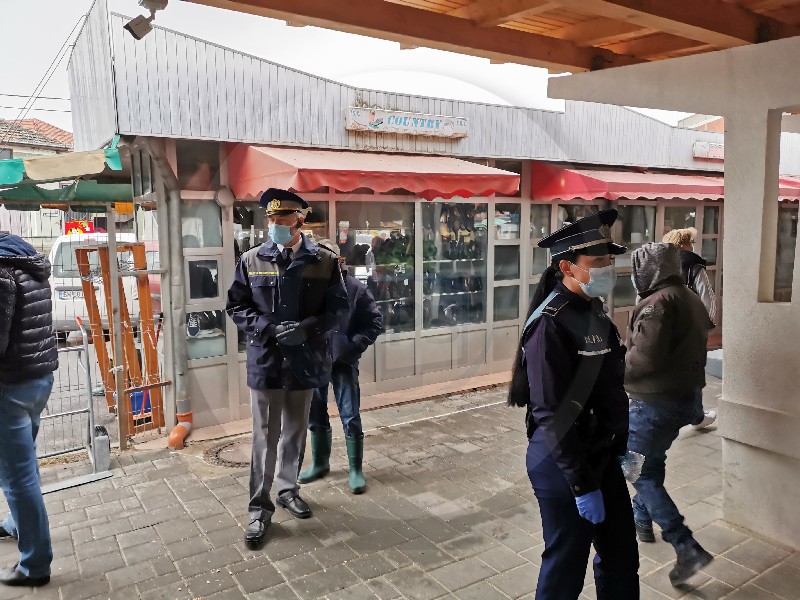 Ce lovitură! Zeci de mii de euro furați dintr-o mașină, în Piața Mare din Satu Mare