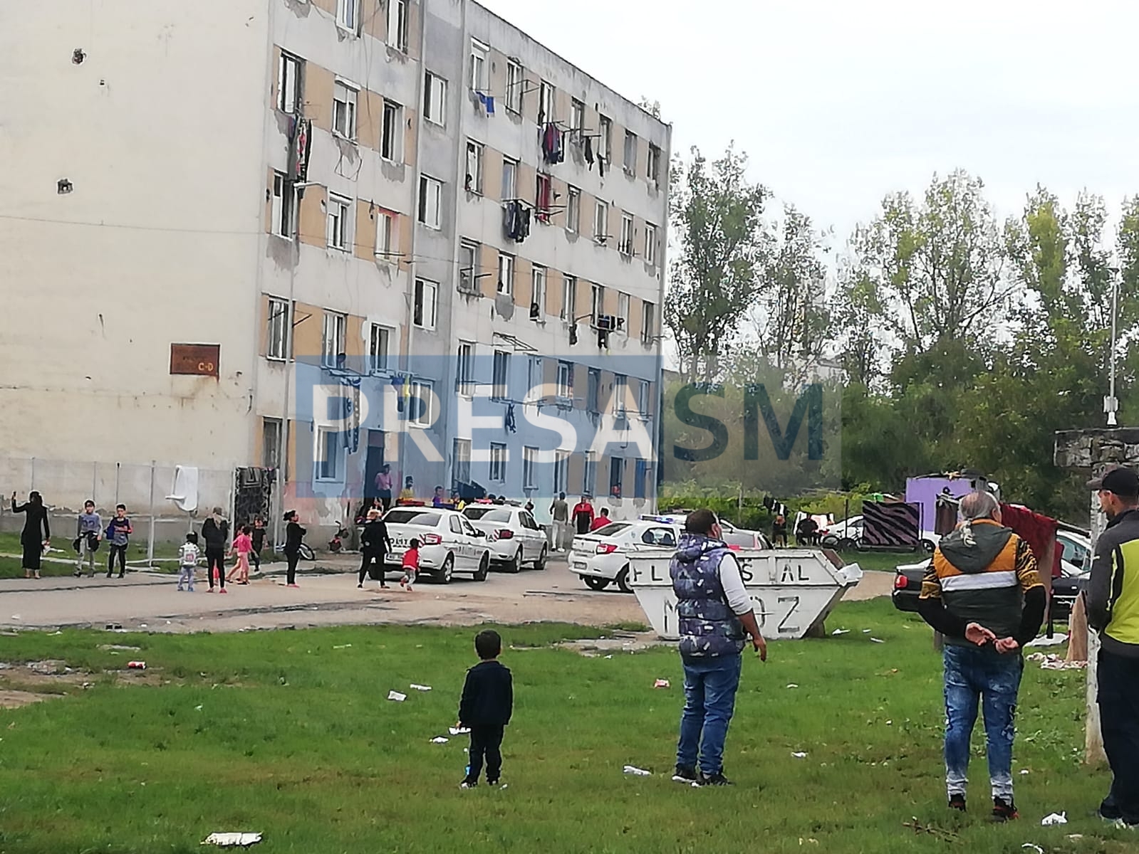 FOTO/VIDEO. Scandal în ghetoul de pe Ostrovului. Intervenție în forță a Poliției