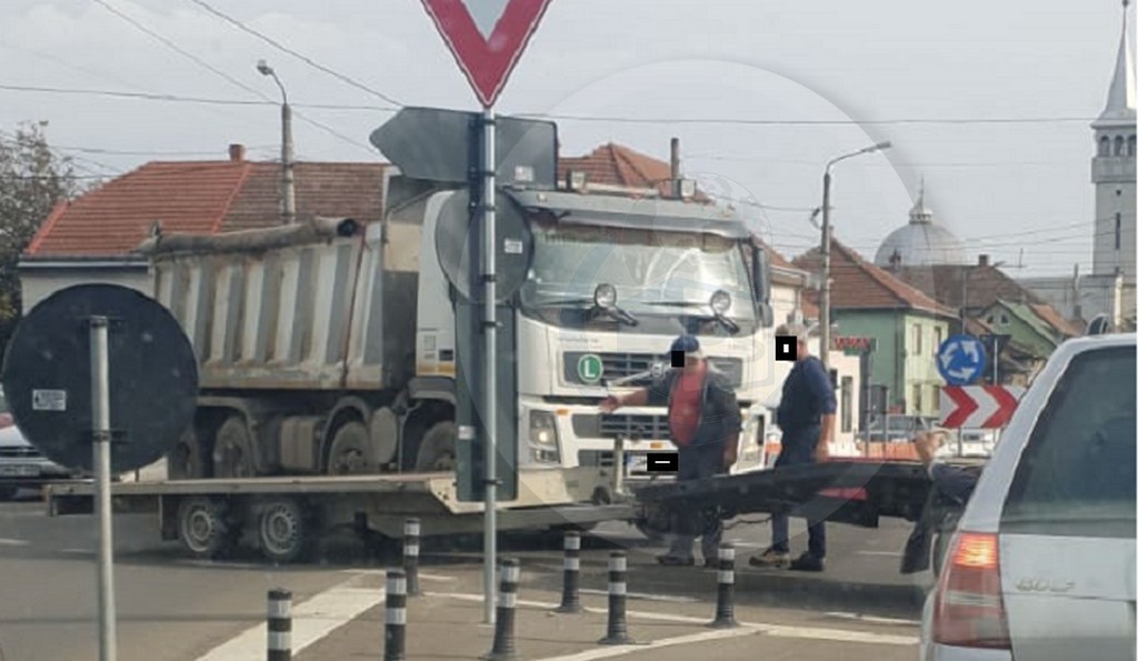 Baleset a Burdea-sarki körforgalomban