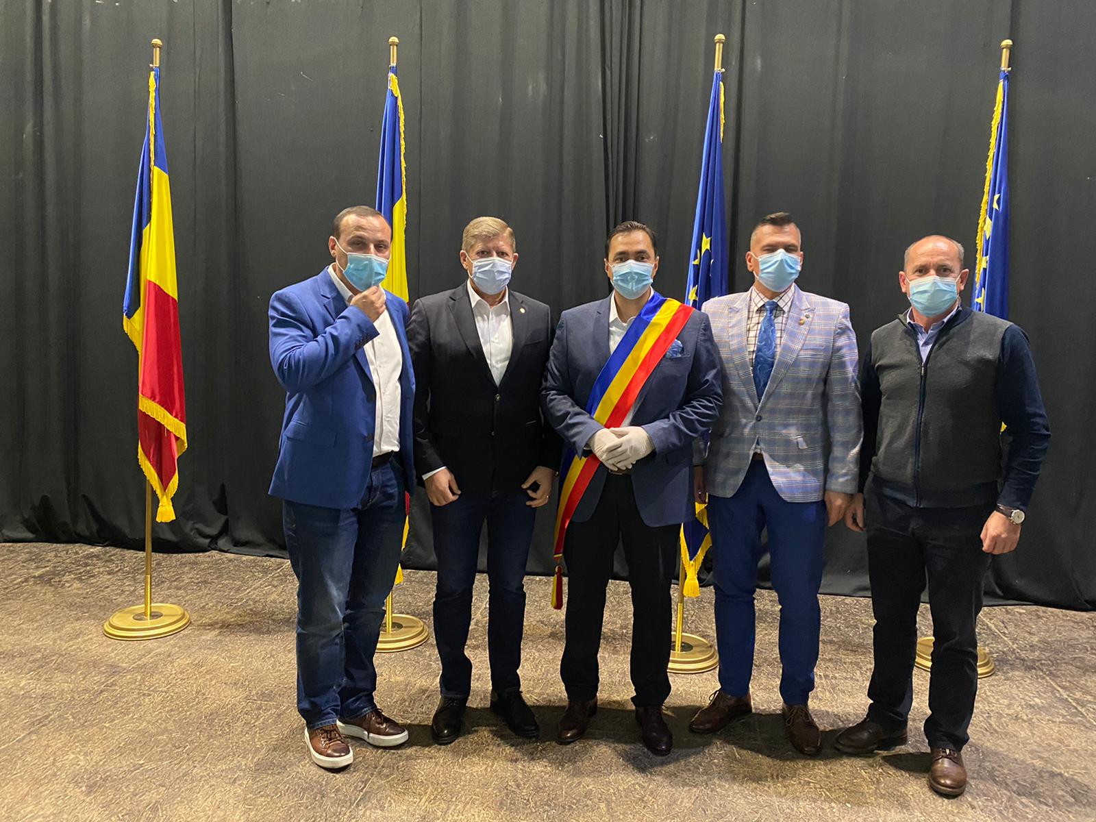 FOTO. A fost instalat în funcție primarul surpriză, care a câștigat Tășnadul: Adrian Farcău