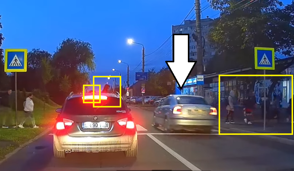 VIDEO. Pietoni la un pas să fie spulberați în Satu Mare! Cu mașina direct printre sătmăreni, pe ”zebră”