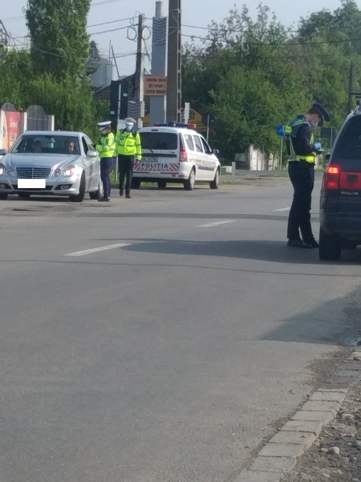 FOTO. Poliția Satu Mare verifică purtarea măștilor pe stradă în zeci de localități din județ!
