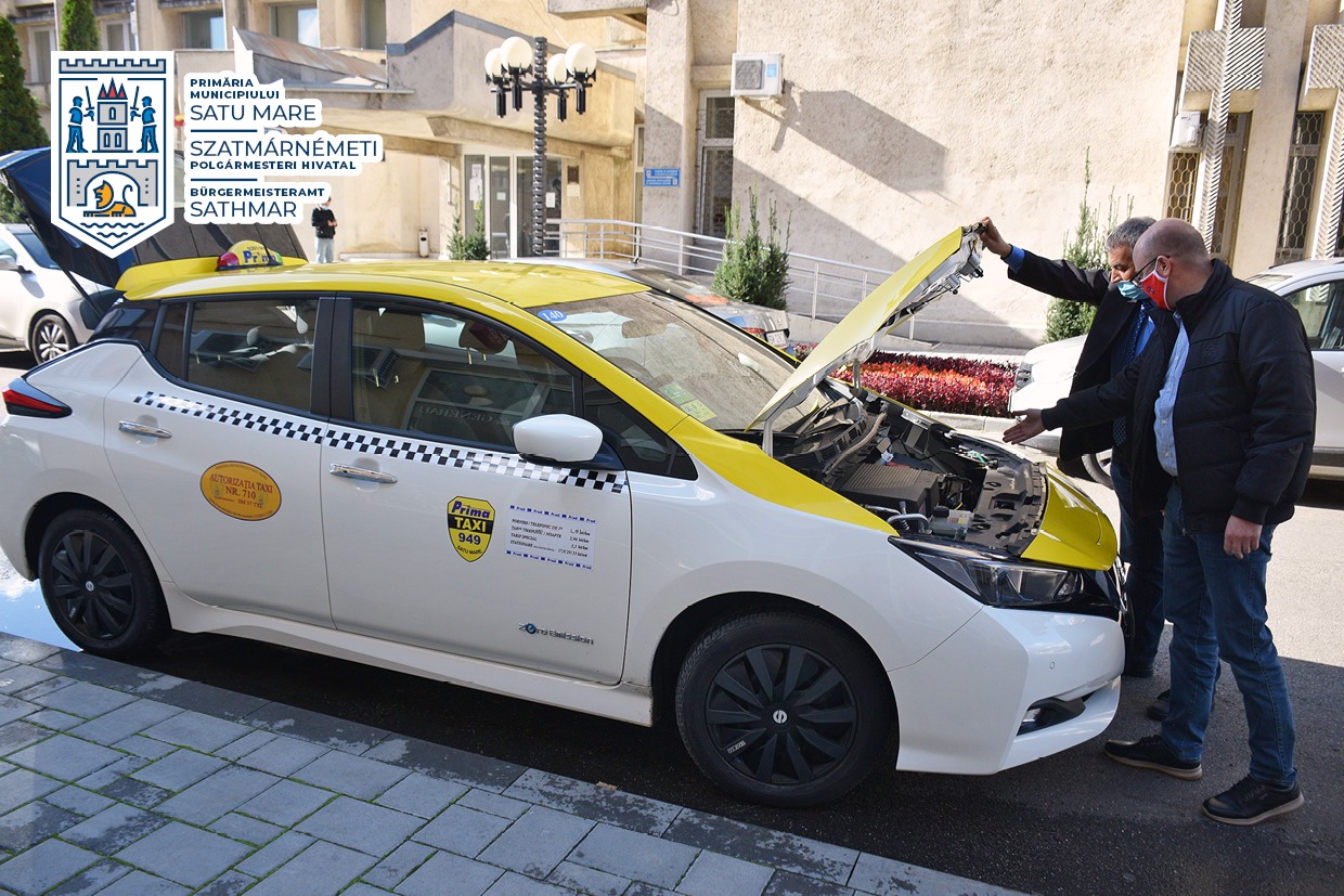 FOTOGALERIE. Primul taximetru electric din Satu Mare. Primăria promite stații de reîncărcare