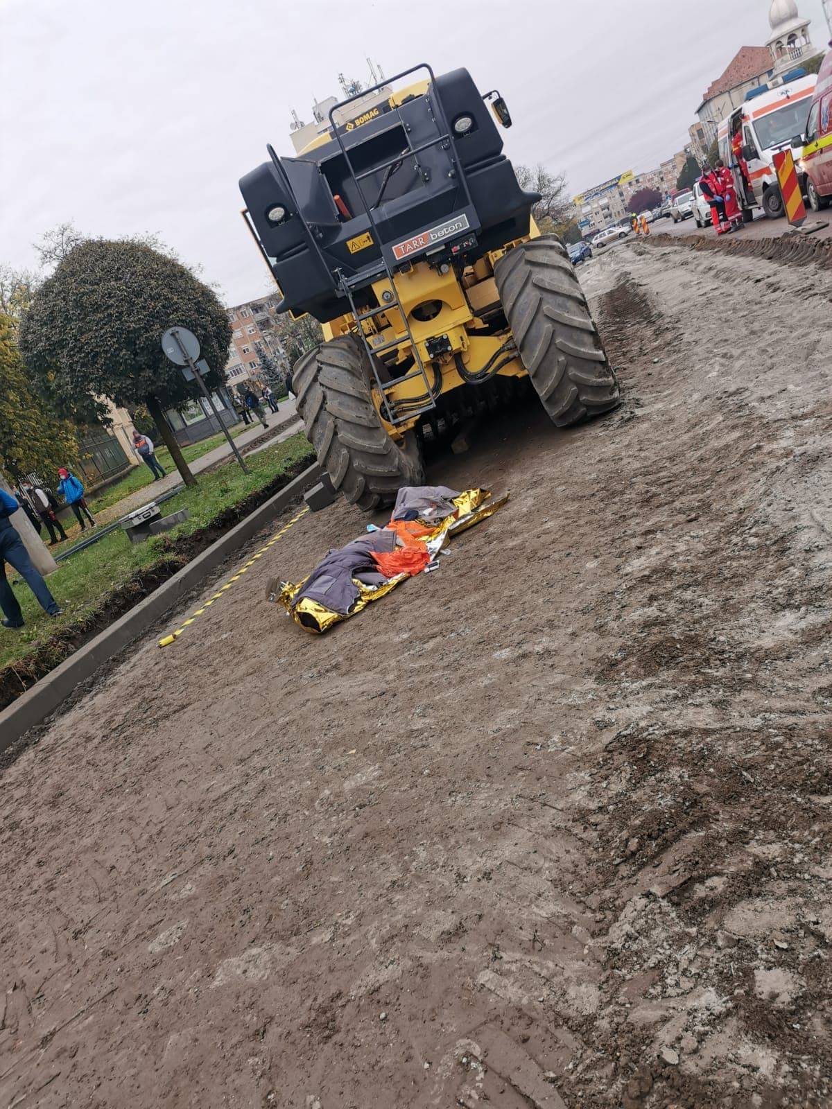 FOTO. Povestea tragică a accidentului mortal de la Carei. Victima a fost strivită de un utilaj