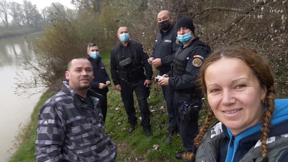 FOTO. Pescari bucuroși pentru că au fost controlați! S-au pozat cu jandarmii!