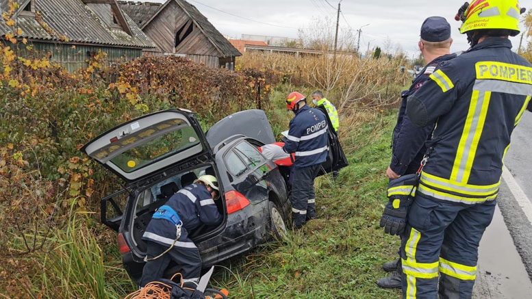 FOTO. Accident în lanț în Ciuperceni. Impact între două autoturisme și o autoutilitară