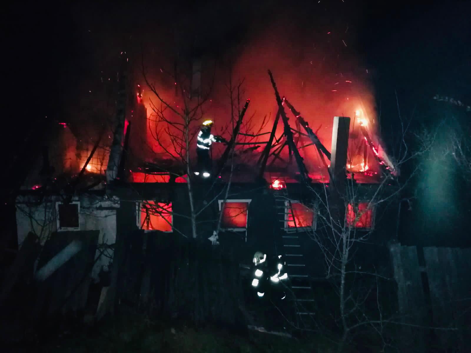 FOTO. Casă distrusă complet de incendiu, în județul Satu Mare