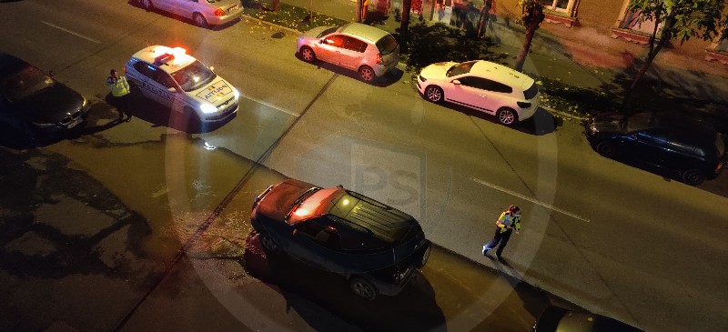 FOTO/VIDEO. Strada Corvinilor, inundată! Țeavă spartă, Poliția a dat alarma