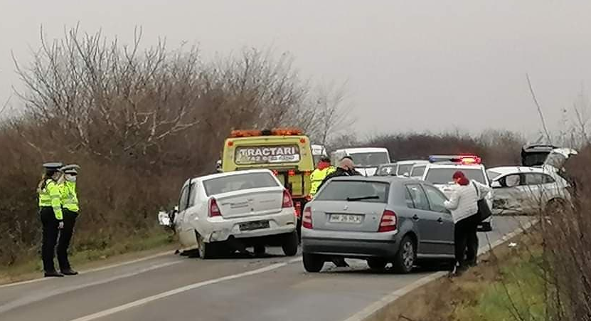 FOTO. Accident în lanț între Apa și Băbășești. Trei mașini implicate, circulație restricționată