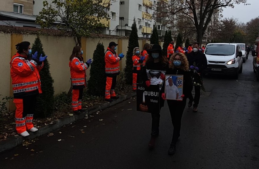 FOTO. Ambulanțierul decedat de COVID, condus pe ultimul drum de colegi! Adio, Adrian Andreca!