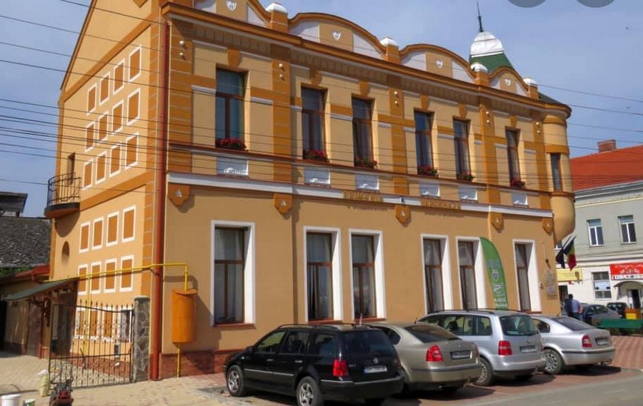 PREMIERĂ. Primărie închisă după ce s-au infectat cu COVID primarul, vicele, mai mulți consilieri locali şi funcţionari