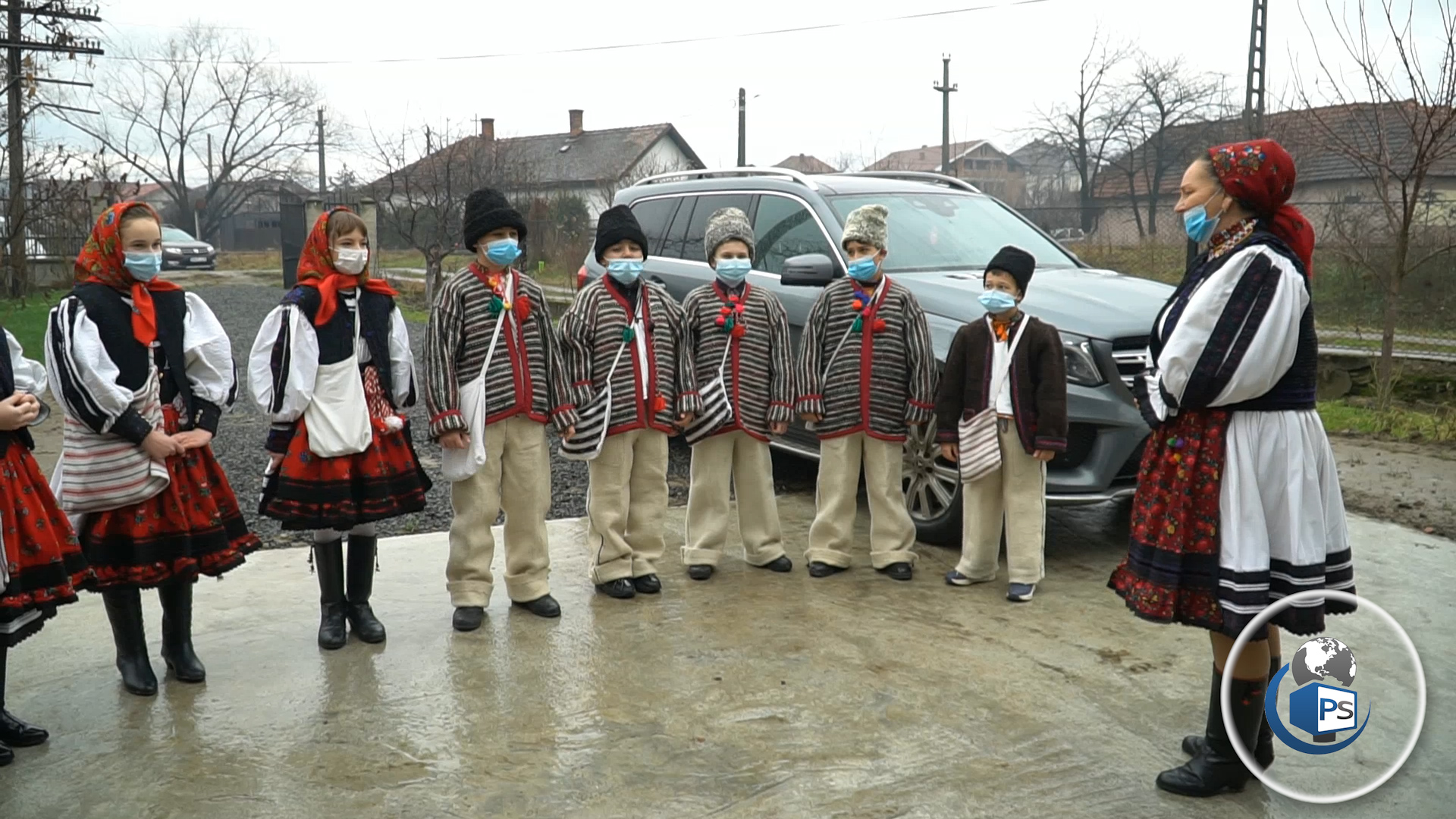 VIDEOREPORTAJ. Colind pe pandemie în Țara Oașului. Tradițiile rămân sfinte