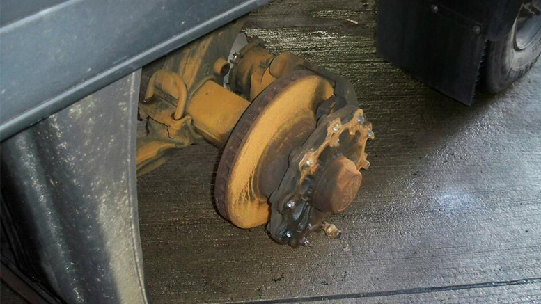 FOTO. Un șofer român i-a uimit pe polițiștii germani. Circula pe autostradă, cu viteză, fără o roată