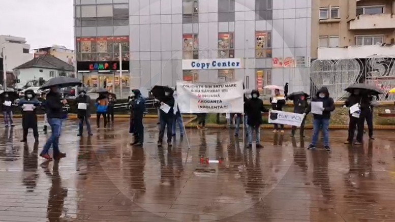 FOTO/VIDEO. Polițiștii sătmăreni protestează. Oamenii legii amenință că nu vor mai da amenzi