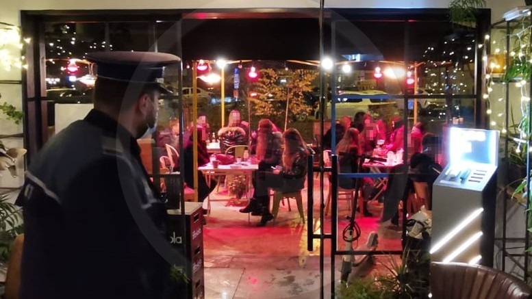 FOTOGALERIE. Terase pline în municipiul Satu Mare. Polițiștii au dat amenzi