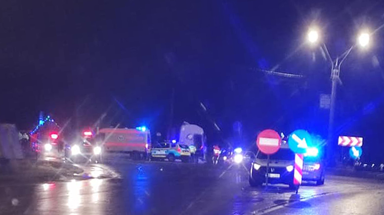 FOTO/VIDEO. Urmărire cu focuri de armă în județul vecin. O mașină de poliție a ajuns în șanț