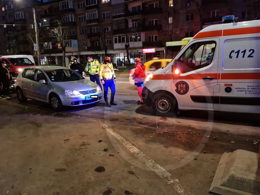 FOTOGALERIE. Accident în lanț pe Drumul Careiului. Ambulanță și alte două mașini