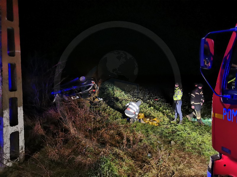 FOTO/VIDEO. Accident mortal la Ciuperceni. Un șofer s-a izbit cu un BMW de un podeț