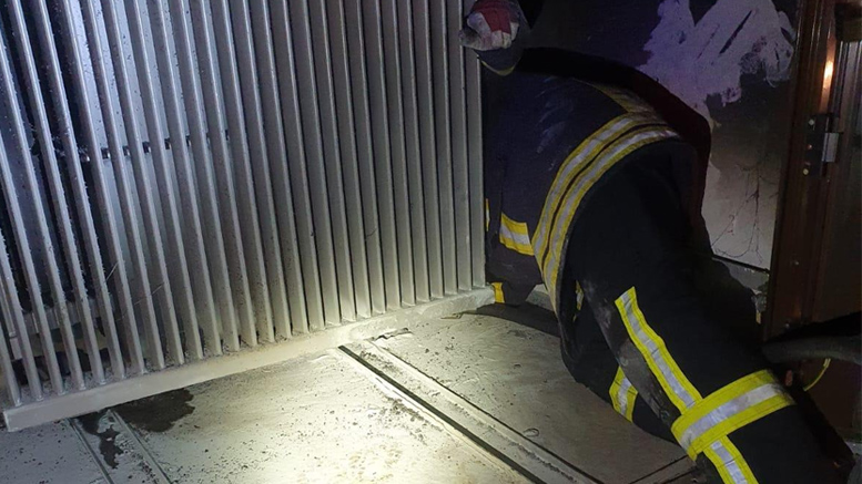 FOTO. Consumul crescut de electricitate a scurt-circuitat un transformator în județul Satu Mare