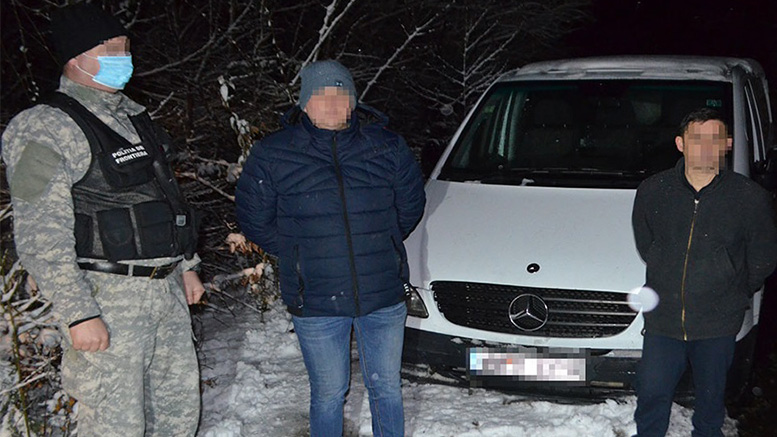 FOTO/VIDEO. Urmărire ca-n filme pe șosele în județul vecin. Un șofer, împușcat de polițiști