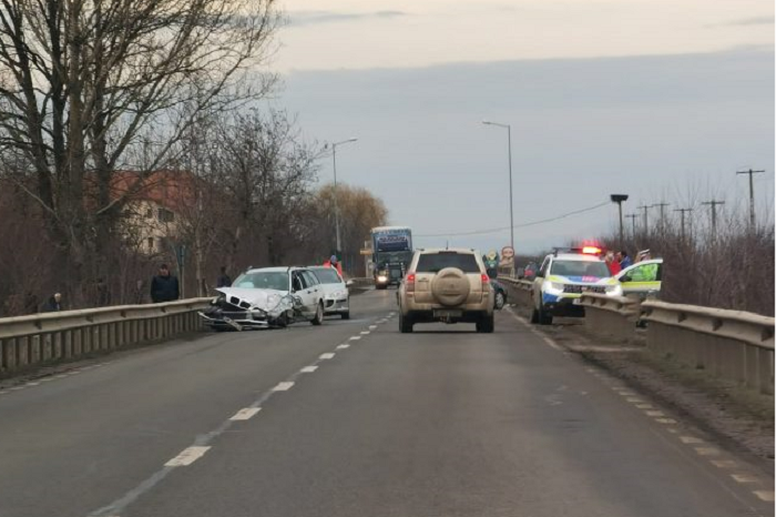 FOTOGALERIE. Accident în lanț, pe DN19, între Satu Mare și Carei. Trei mașini avariate