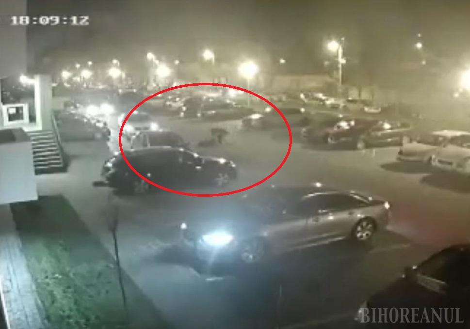 VIDEO. Femeie înjunghiată de soț în plină stradă la Oradea. Nimeni nu a intervenit!