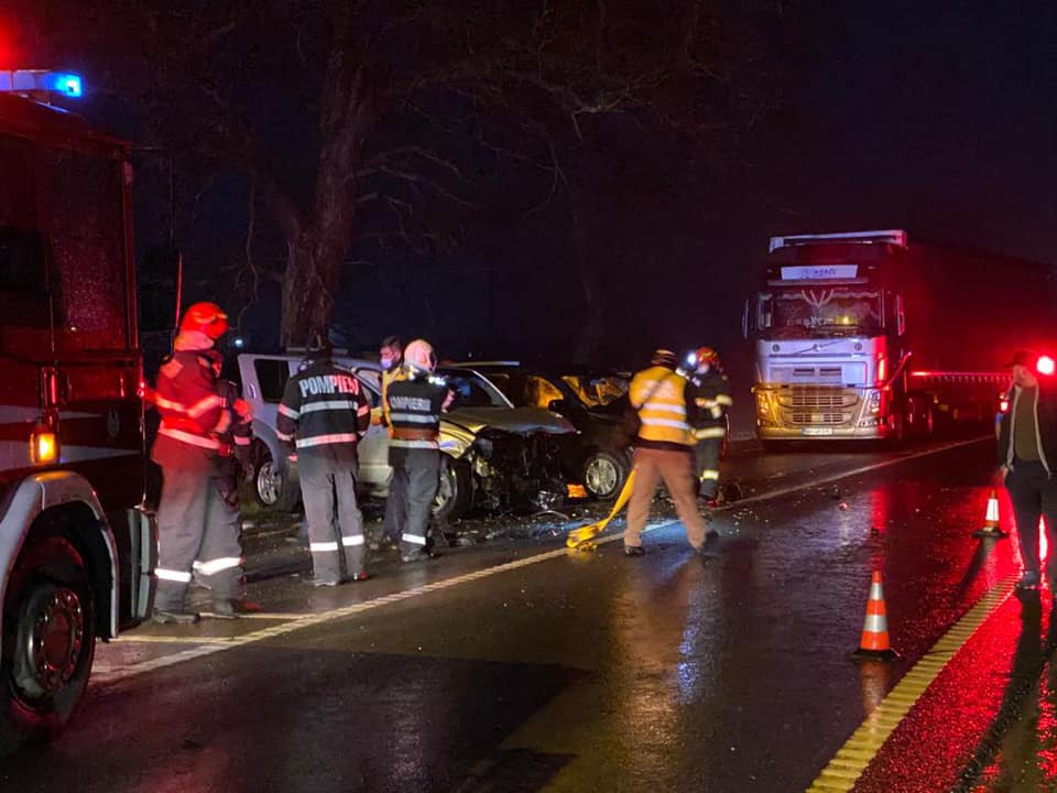FOTOGALERIE. Accident mortal pe DN19, între Carei și Valea lui Mihai. Trei mașini implicate