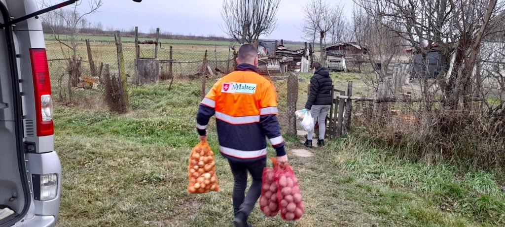 FOTO. Sătmăreni darnici. Produsele donate de producători și clienți în piețe, duse la cei nevoiași