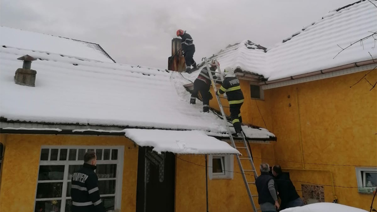 FOTO. Coșurile necurățate, un pericol real! O casă din Negrești-Oaș a luat foc