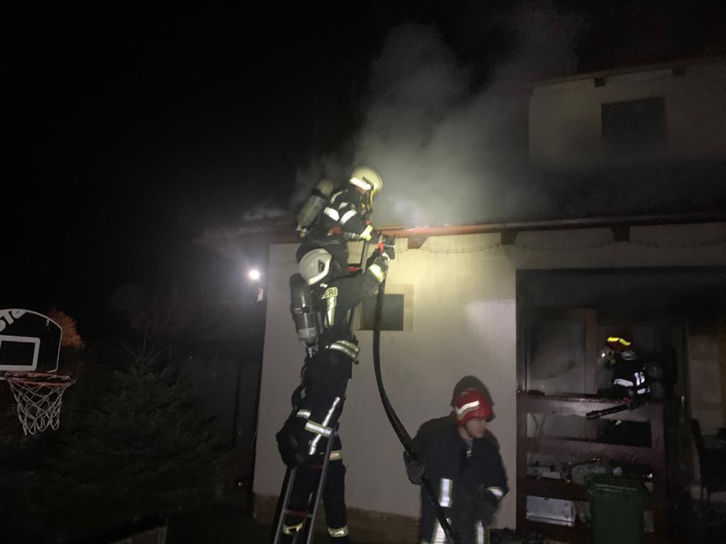 FOTO. Incendiu la periferia municipiului Satu Mare. Au ars mai multe drone!