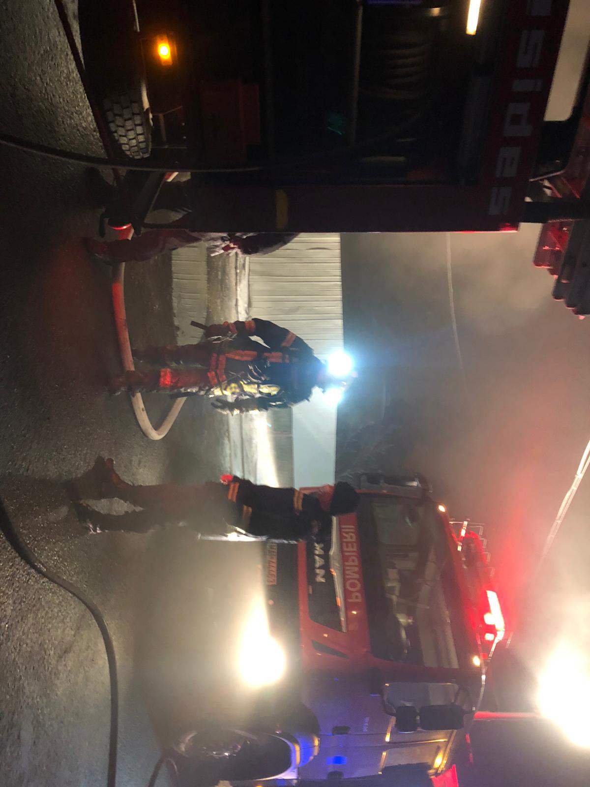 FOTO/VIDEO. Tűz volt egy szatmári telephelyen, egy férfi meghalt