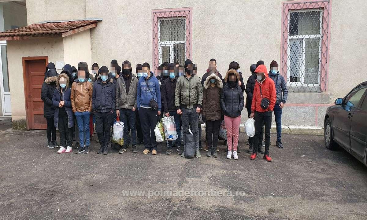 FOTO/VIDEO. 38 de migranți, inclusiv minori, prinși de polițiștii de frontieră în județul Satu Mare