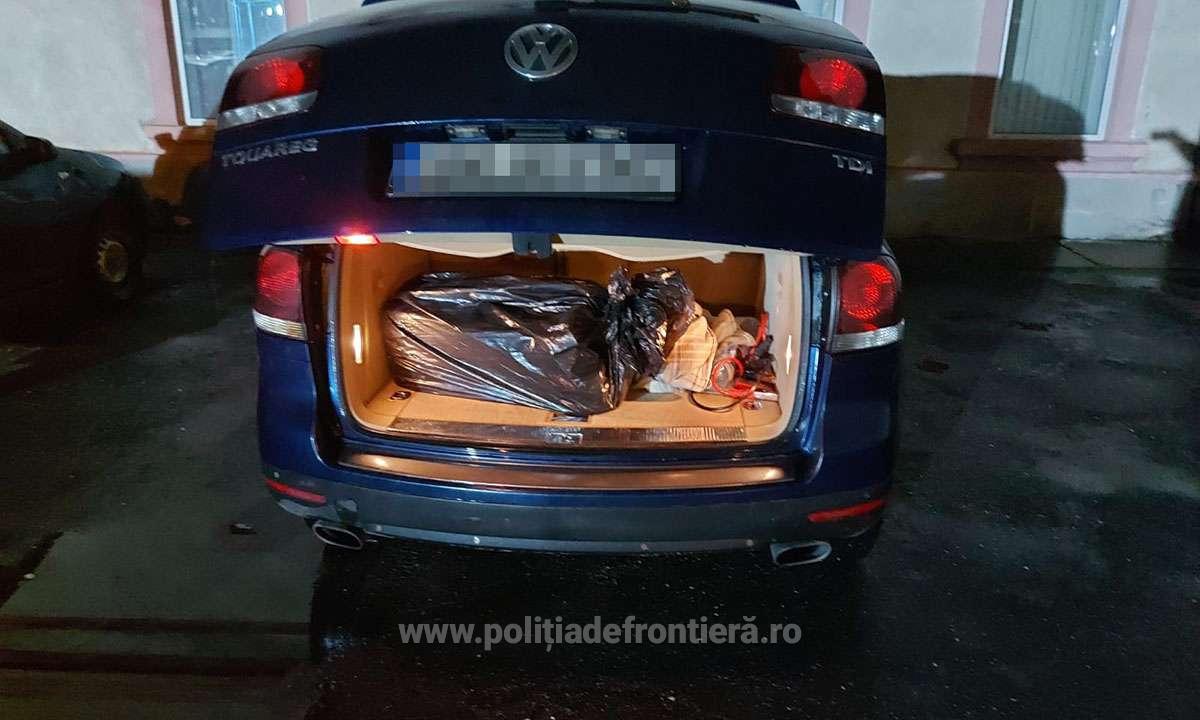 FOTOGALERIE. Contrabandă cu Tuareg-ul în municipiul Satu Mare. Dar polițiștii l-au ”dibuit”